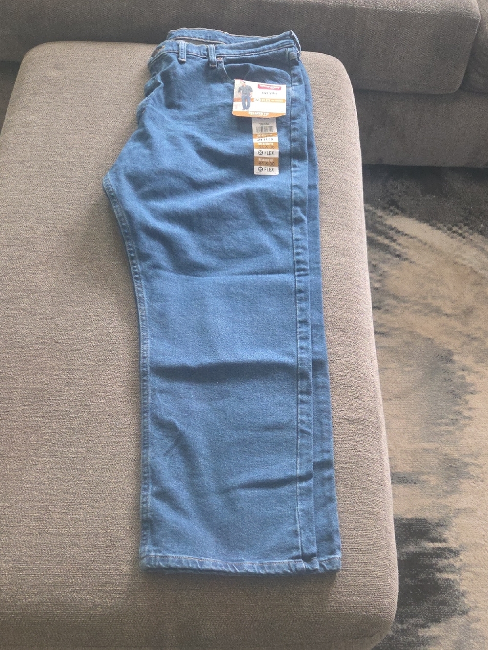 Men's wrangler jeans, relaxed fit flex for comfort